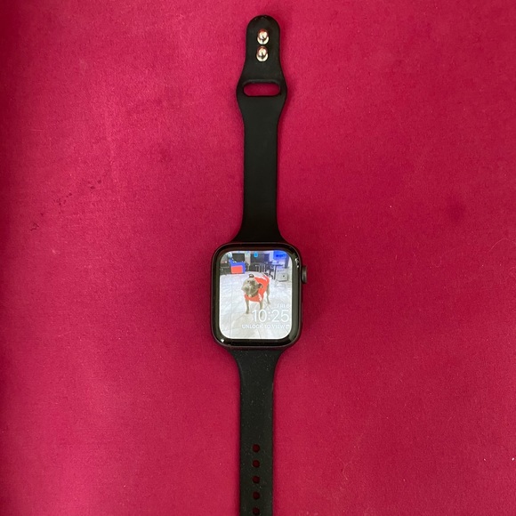 Apple Watch Series 4 - GPS + Cellular/ *MUST HAVE* - Picture 2 of 6